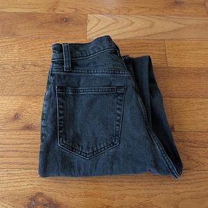 Abercrombie - Curve Love Ultra High Rise 90s Straight Jean - 25L/0L (Black)
